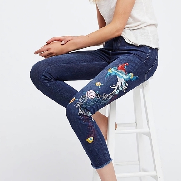 Free People Bird Embroidered Frayed Raw Hem Skinny Jeans Size 26 Boho - Picture 1 of 10